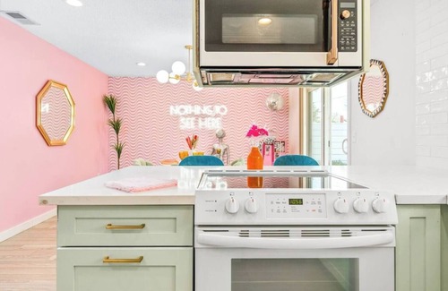 Yucca Valley House | Pink Disco: Sauna, Hot Tub, Selfie Room & Pool