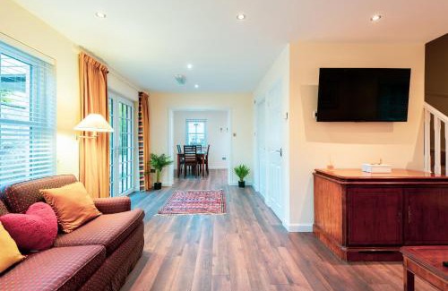 Murthly Villa | Pink Spa Nest