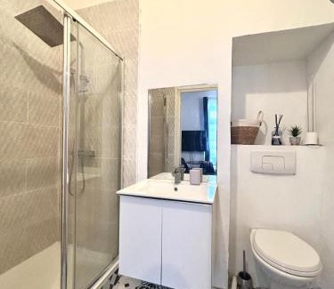 Notre-Dame du Mont Apartment | Pink T2 4P Meublé et équipé Marseille