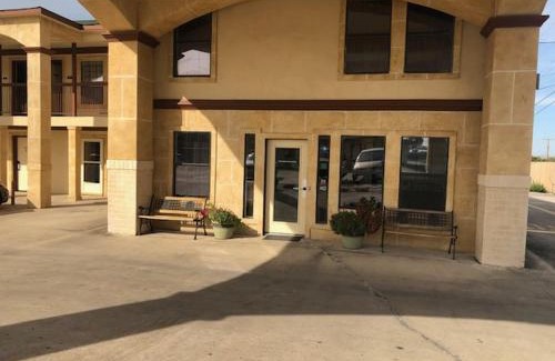 West San Antonio Hotel | Pinn Road Inn and Suites Lackland AFB and Seaworld