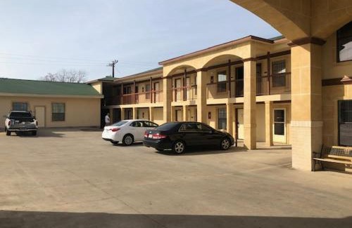 West San Antonio Hotel | Pinn Road Inn and Suites Lackland AFB and Seaworld
