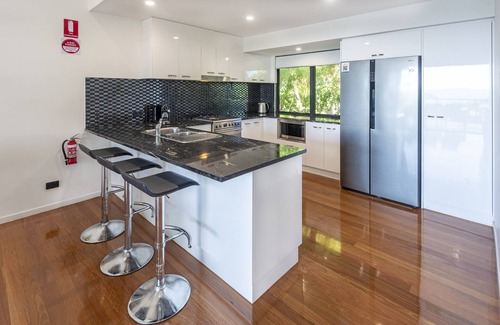 Hamilton Island Apartment | Pinnacle 2, Seaview Apartment on Hamilton Island
