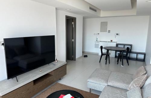 Al Ghubrah Ash Shamaliyyah Apartment | Pinnacle Row Cityscape Haven