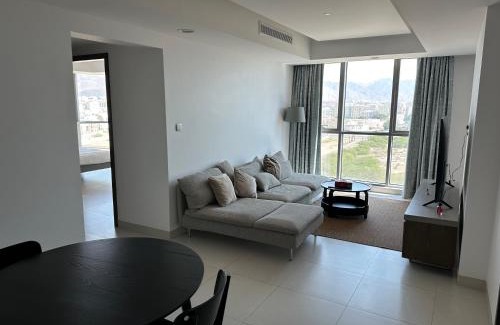 Al Ghubrah Ash Shamaliyyah Apartment | Pinnacle Row Cityscape Haven
