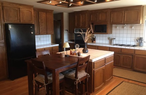 Paicines House | Pinnacles Ranch - Closest to the Park (2 miles to East Entrance)