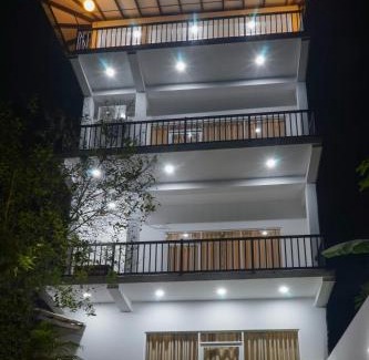 Pinnawala House | Pinnawala Elephant Front View Hotel