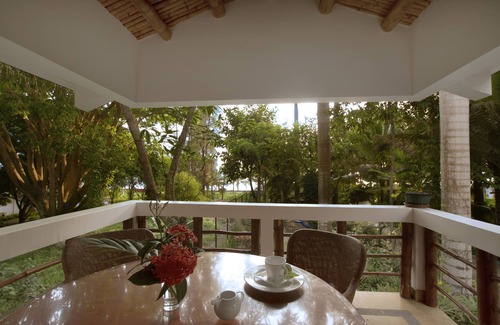 Comuna San Jose House | Pio Pio - House of La Gallera