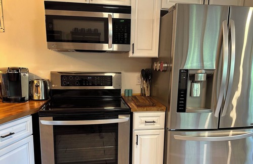 Montague Other | Pioneer Valley Farmhouse Near 5-Colleges