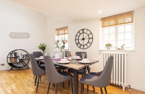 Milton Abbas House | Pip's Hideaway