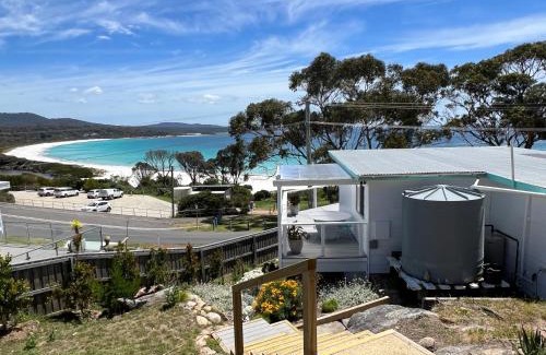 Binalong Bay House | PIPI SHACK - iconic waterfront shack Binalong Bay