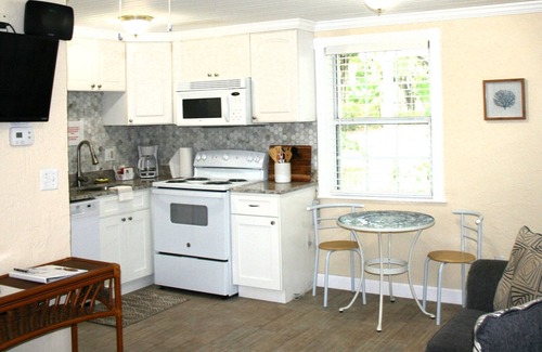 Ruskin Cottage | Pirate's Pointe Resort