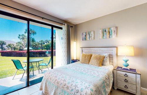 Fort Walton Beach Hotel | Pirates Bay A104