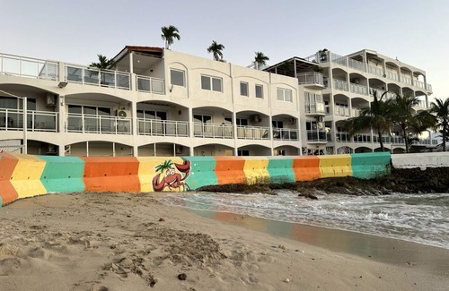 Maho Condo | Pirates Booty - Beach Bar Studio next to The Morgan Resort