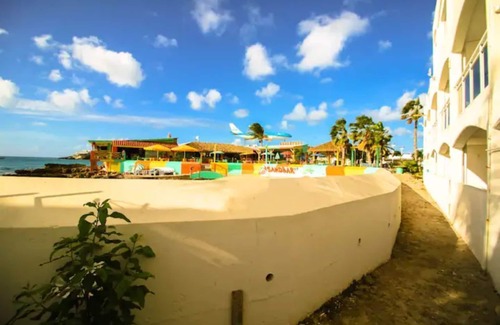 Maho Condo | Pirates Booty - Beach Bar Studio next to The Morgan Resort