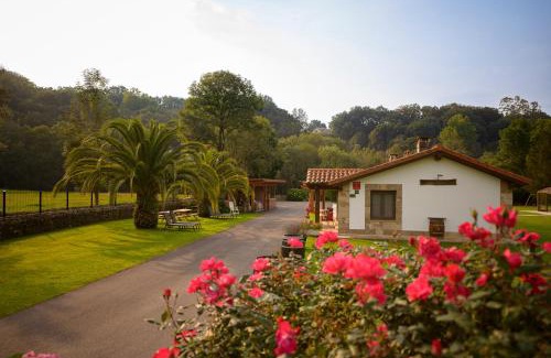 Villacarriedo House | Piscina climatizada y cubierta 365 dias en Casa Rural con Encanto El Puentuco una de las casas mas valoradas de Cantabria