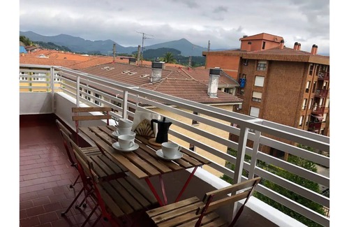 Zubiate Condo | Piso Céntrico y Tranquilo en Gernika
