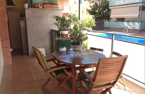 Sant Cugat del Valles Apartment | Piso con Piscina Para 5 Personas