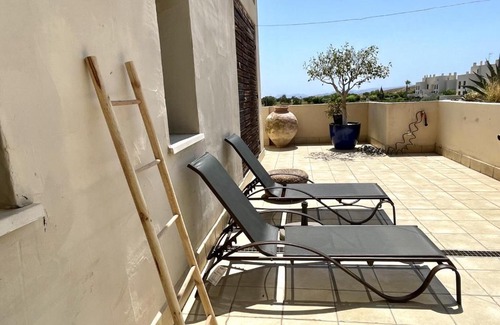 Corvera Apartment | Piso de tres dormitorios con súper terraza