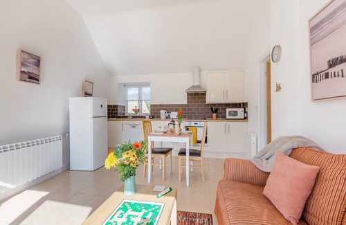 Crewkerne Cottage | Pitch Back - UK45387
