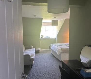Moffat Bed & Breakfast | Pitlessie Rooms at Pitlessie Village Inn