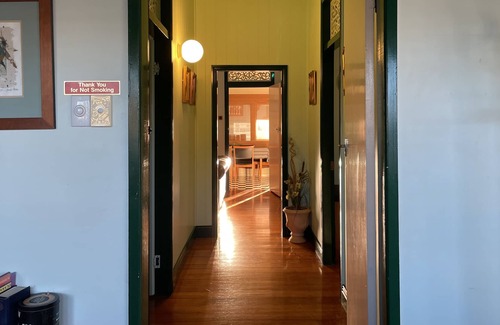 Warwick House | PITSTOP LODGE - Whole House close to Warwick CBD
