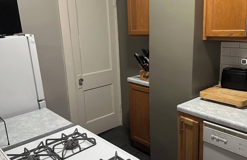 Pittsburgh House | Pittsburgh city views close to all, cozy & bright 1BR - King + Dedicated Office