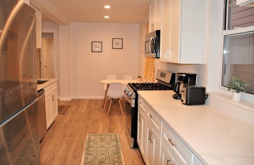 East Liberty Apartment | Pittsburgh Delight - Cozy 2B/1B Apt w/Private Parking, Second Floor Unit