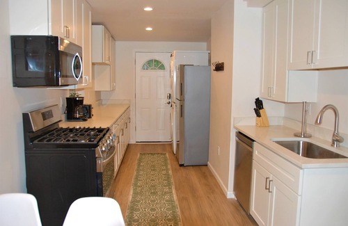 East Liberty Apartment | Pittsburgh Delight - Cozy 2B/1B Apt w/Private Parking, Second Floor Unit