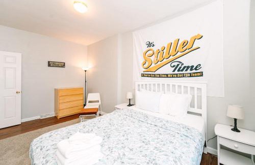 Manchester Apartment | Pittsburgh's Sports Suite- FREE driveway Parking