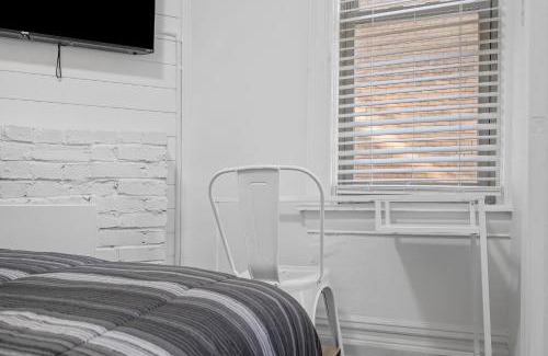 Shadyside House | Pittsburgh Shadyside 1B Cozy and Stylish Private Bedroom with Shared Bathroom