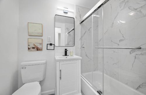 Shadyside House | Pittsburgh Shadyside 1B Cozy and Stylish Private Bedroom with Shared Bathroom