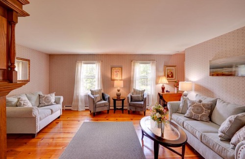 Pittsfield House | Pittsfield Home with Deck - 12 Mi to Jiminy Peak!