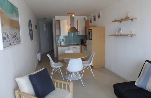 Perros-Guirec Apartment | Plage de Trestraou, Apartment facing the sea, 40 m² for 4 people, Wi Fi