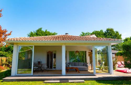 Le Porge House | Plaisant villa with pool, close to the beach