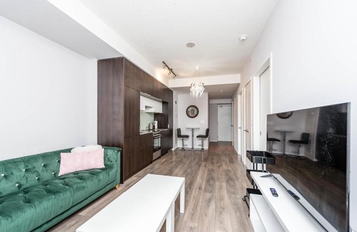 Downtown Toronto Apartment | PlanURstay - Stylish Suite