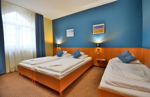Szekesfehervar Hotel | Platán