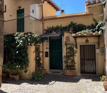 Sutri House | Platea Cavour