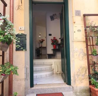 Sutri House | Platea Cavour