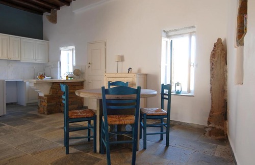 Megas Yialos-Nites House | Platia Listed House