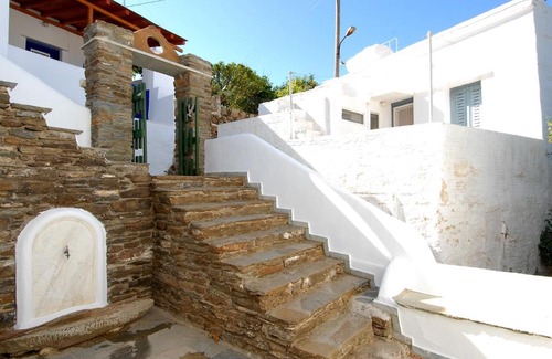Megas Yialos-Nites House | Platia Listed House