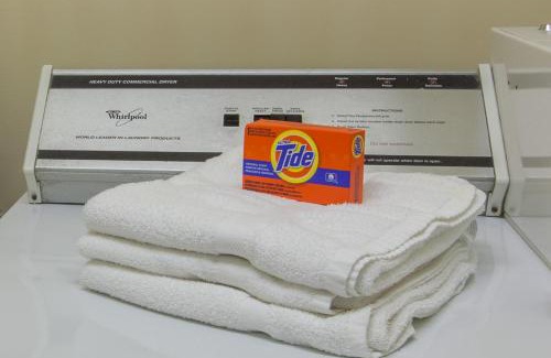 Barker Hotel | Platinum Inn and Suites Willowbrook Houston