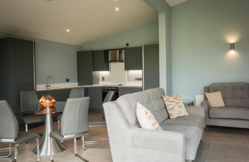 Enniskillen Ski Chalet | Platinum Lakeside Lodge at Mullans Bay