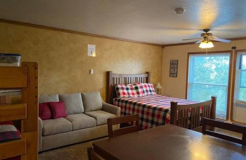 Brian Head House | Platinum Studio Pool-Spa Ski-in out Gym, Sauna, Laundry, BBQ