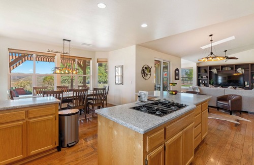 San Miguel Villa | Play Pickleball |Sleeps 8|HotTub|KingBeds