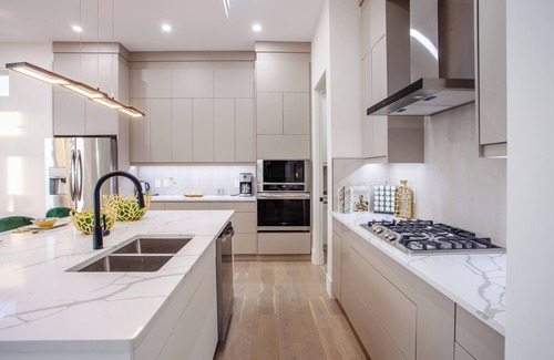 Black Mountain House | Play&Stay: Mountain & Lake Views/Theatre+ Spacious