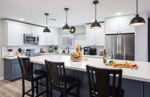 Paradise Valley Village Cottage | Players Paradise- Pool-golf-games & More!