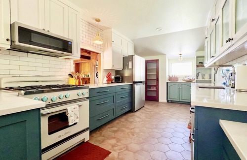 Kerrville House | Playground for All Ages! Private Waterfront, Pool, Spa, Firepit. 5BR, Sleeps 16