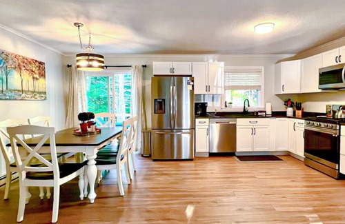 Birch Hill House | Plays well with others!