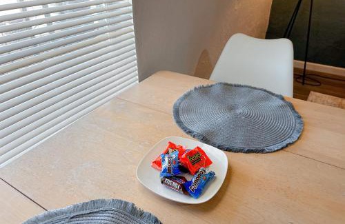 Central Oklahoma City House | Plaza District Budget Studio Full Kitchen #20a