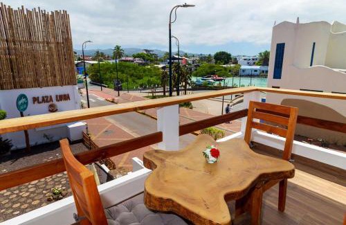Bahia de la Academia Hotel | Plaza Luna Suites